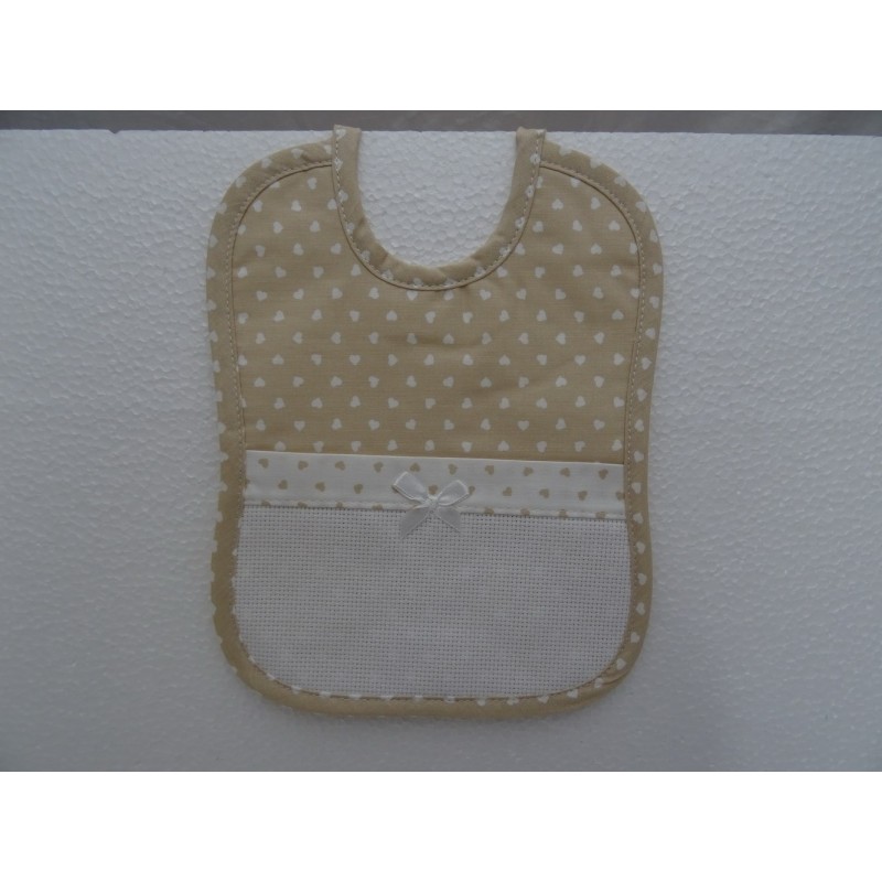 Bavaglino ricamabile a punto croce con tela aida, beige CUORICINI