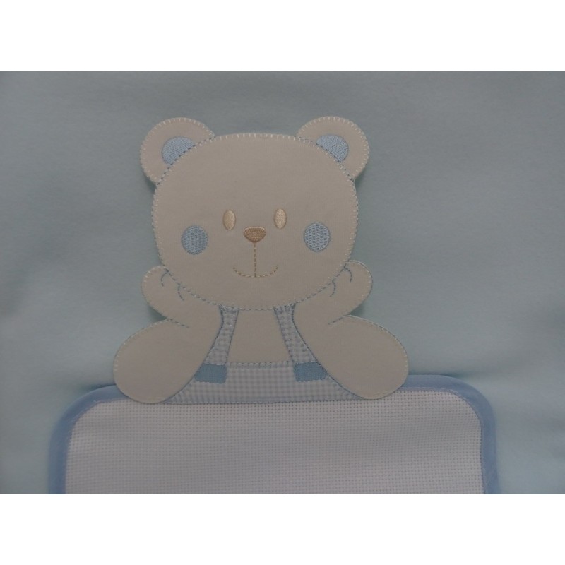 Copertina in pile da lettino " Orsetto " 105x154 cm, colore azzurro, ricamabile a punto croce con inserto in tela aida