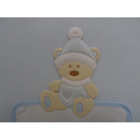 Copertina da culla in pile " ORSETTO CON CUFFIETTA " colore celeste, ricamabile