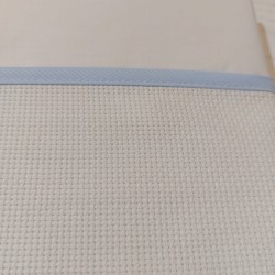 Lenzuolino da ricamare 90x120 col. cielo, bordo piquet celeste