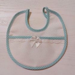 Bavaglino ricamabile con tela aida Art. 229052 Verde