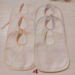 6 bavaglini serie DAFFY in tela aida da ricamare a punto croce: per bimba