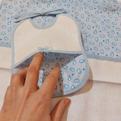 Borsa nursery portatutto + bavaglino con tela aida, set ricamabile a punto croce col. rosa