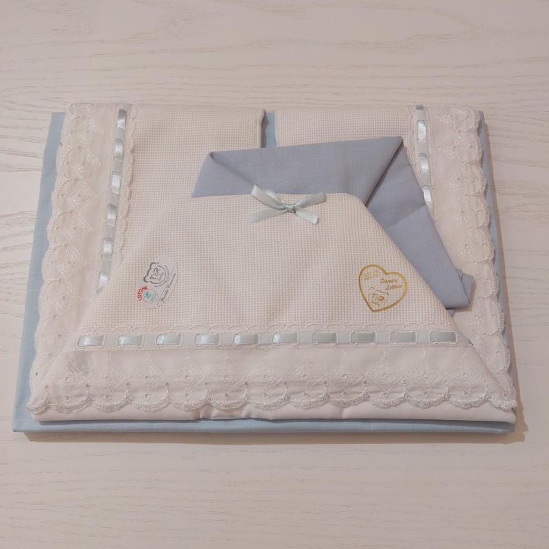 Lenzuolino da ricamare 120x180 col. cielo con  pizzo sangallo